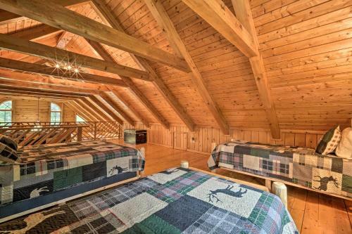 Exquisite Cabin With Deck And Fire Pit, 10 Mi To Lake