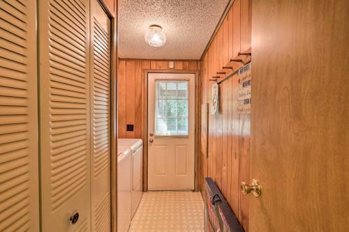 Charming Burdett Home With Grill, Gazebo And Yard