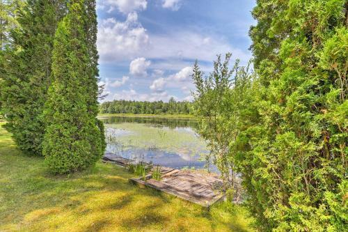Cozy Cottage On Caroga Lake With Waterfront Fire Pit