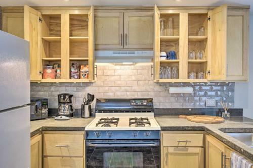 Cozy Finger Lakes Abode In Dtwn Canandaigua!
