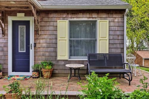 Cute East Hampton Cottage With Patio - Walk To Beach