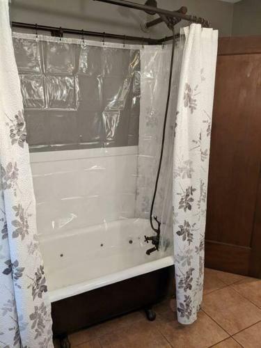 Large Bakery Apartment - Central Downtown Location