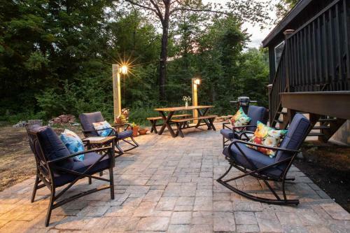 Clermont Cabin: A Quiet, Private Couples Retreat