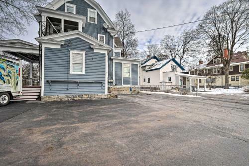Apartamento Victorian Apt With Balcony Near Lake George!
