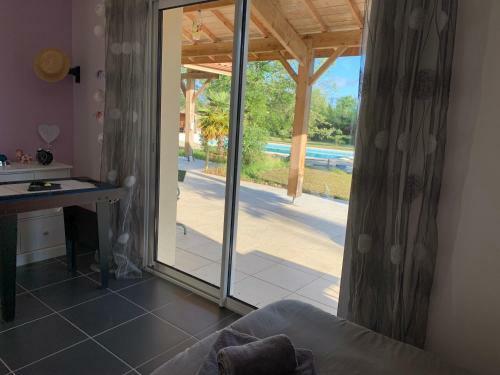 Maison Avec Piscine Au C?ur de La For�t