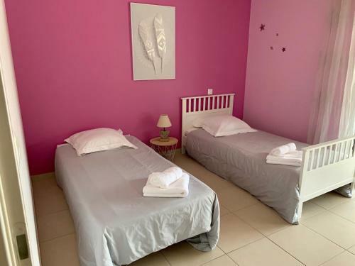 Maison Avec Piscine Au C?ur de La For�t