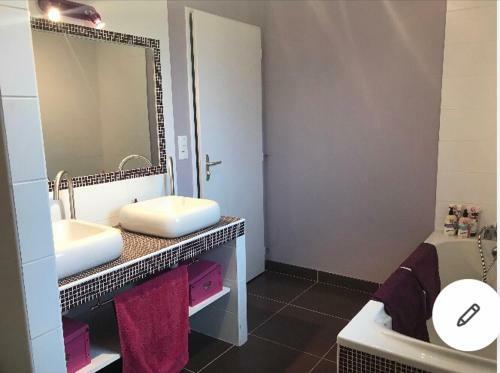 Maison Avec Piscine Au C?ur de La For�t