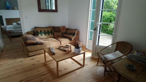 Lovely Renovated Cottage 150m From The Beach