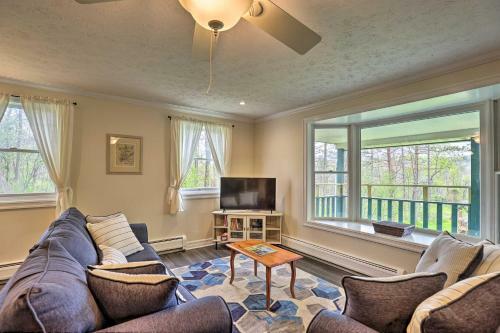 Penn Yan Getaway With Spacious Deck And Yard!