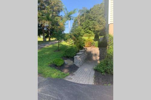 New! Quiet Cape Cod On Rural Lake Setting!