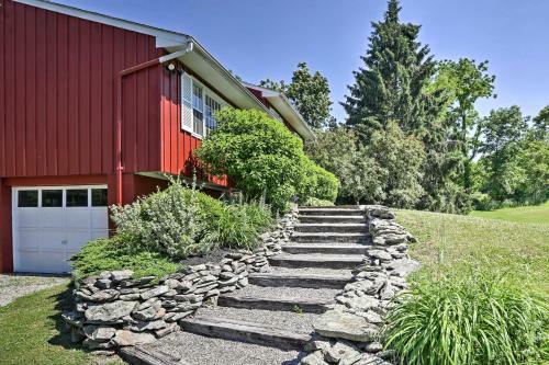 Dutchess County Guest House On Working Horse Farm!