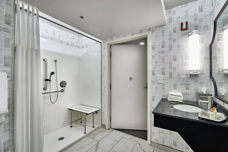 Radisson Hotel Cleveland Gateway