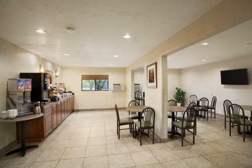 Hotel Super 8 Portland Airport