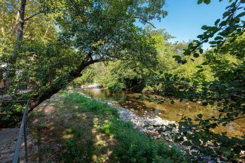 Camping Au Vallon Rouge **** - Maeva