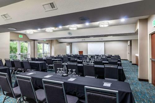 Clarion Hotel Portland Airport