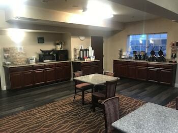 Guesthouse Hotel & Suites Portland