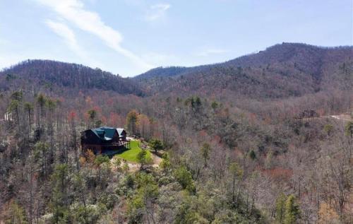 Black Mountain Hilltop Retreat