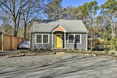Renovated Carrboro Home With Deck And Fire Pit!