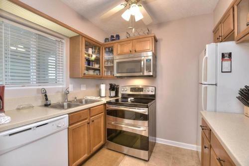 Oak Island Beach Villa 107- Stars & Seas