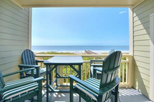 Oak Island Beach Villa 107- Stars & Seas