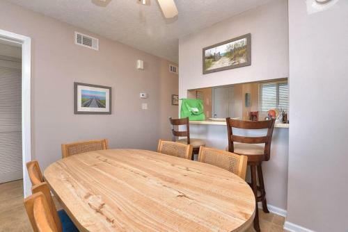 Oak Island Beach Villa 107- Stars & Seas