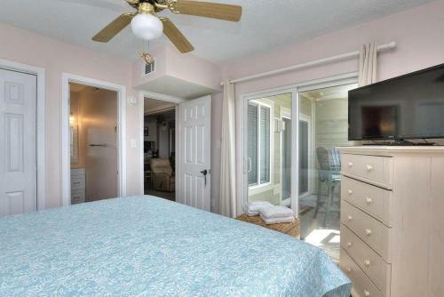 Oak Island Beach Villa 107- Stars & Seas