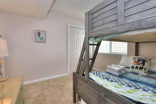 Oak Island Beach Villa 107- Stars & Seas