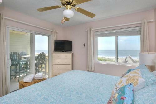 Oak Island Beach Villa 107- Stars & Seas