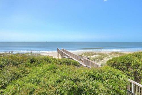 Oak Island Beach Villa 107- Stars & Seas