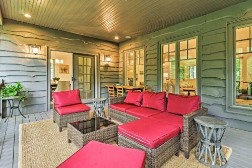 Mtn Hideaway, Short Walk To Lake Glenville!
