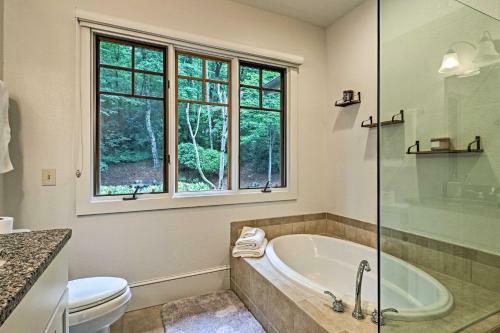Mtn Hideaway, Short Walk To Lake Glenville!
