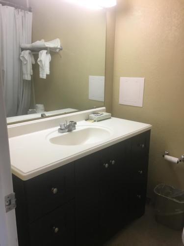 Hotel Ambassador Inn