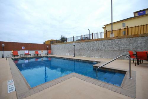 Hotel Holiday Inn Express & Suites Gonzales