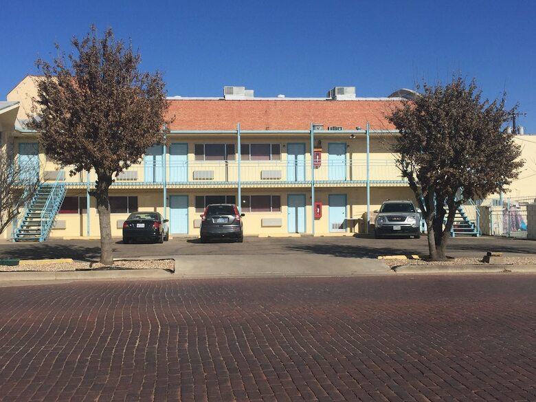 Motel Warrick Plaza Inn