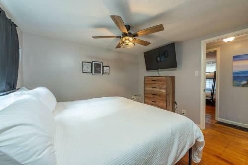 Skyview Hideaway W/ Hot Tub!