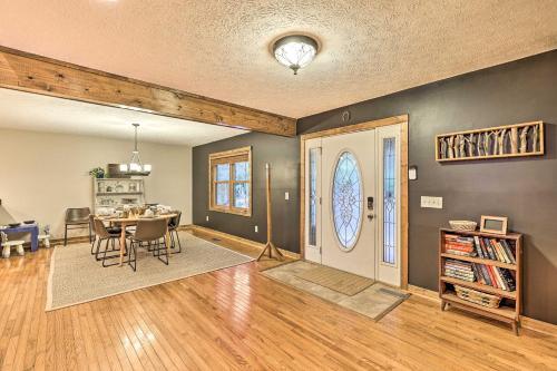 Spacious Elk Park Lodge With Hot Tub And Fire Pit