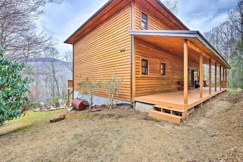 Spacious Elk Park Lodge With Hot Tub And Fire Pit