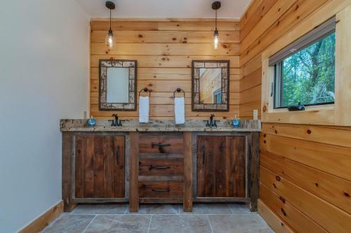 Clear Creek Hideaway