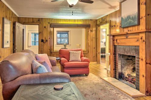 Cute And Cozy Hendersonville Getaway With Yard!