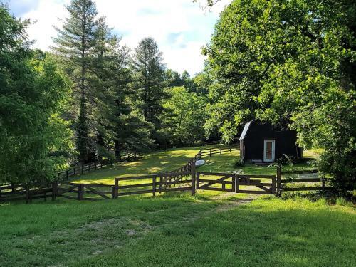 Apartamento Rustic Farm Stay In A Hendersonville Studio!