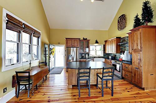 Misty Mountain Hideaway