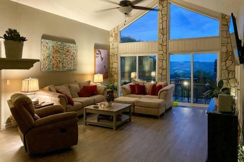 Serenity Mountain Oasis