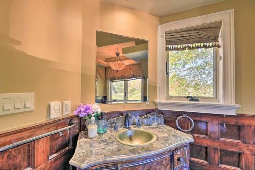 Cozy Jacksonville Cottage - 15 Mi To Beach!