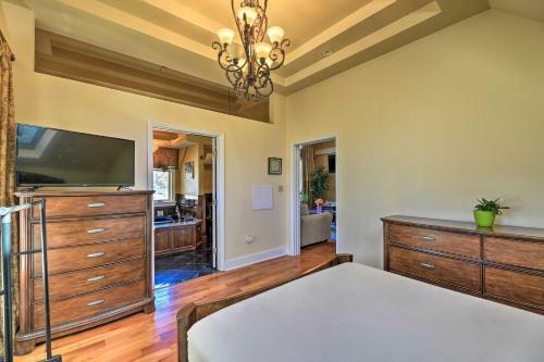 Cozy Jacksonville Cottage - 15 Mi To Beach!