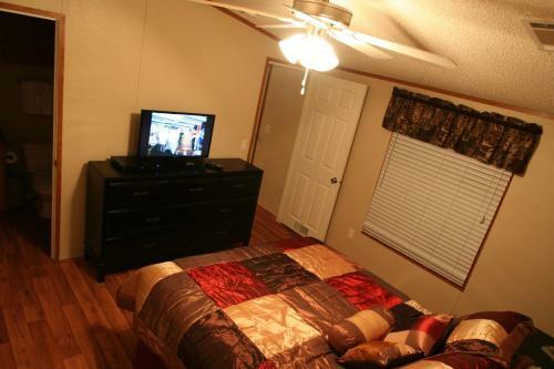 Hostal Eagle Ford Village Suites