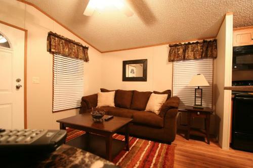 Hostal Eagle Ford Village Suites