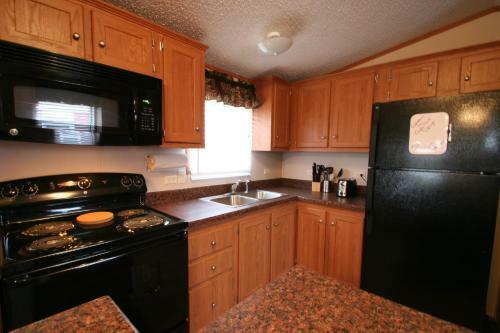 Hostal Eagle Ford Village Suites