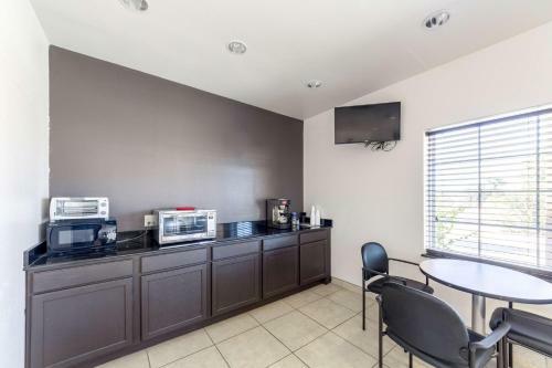 Hotel Studio 6 Kenedy