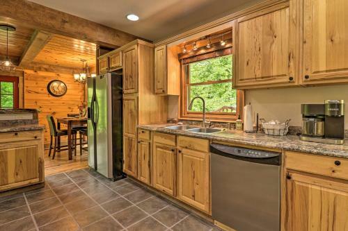 Updated Cabin Less Than 10 Miles To Skiing And Hiking!