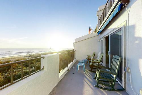 Bogue Shore Club 208